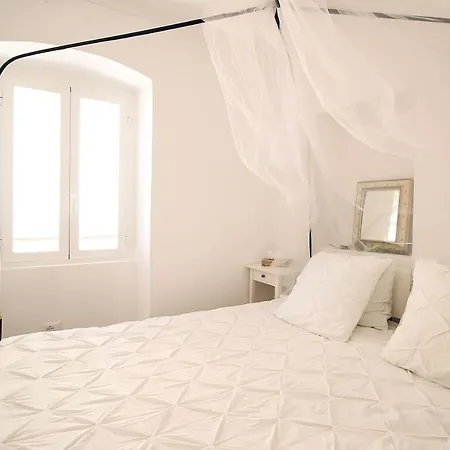 Romantic Gemstone In Apartment